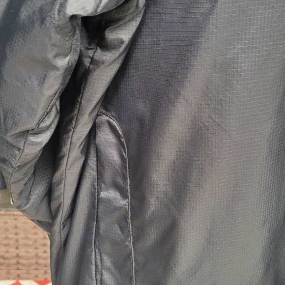 Nike Jacket w/ put-away Hood - Picture 5 of 10